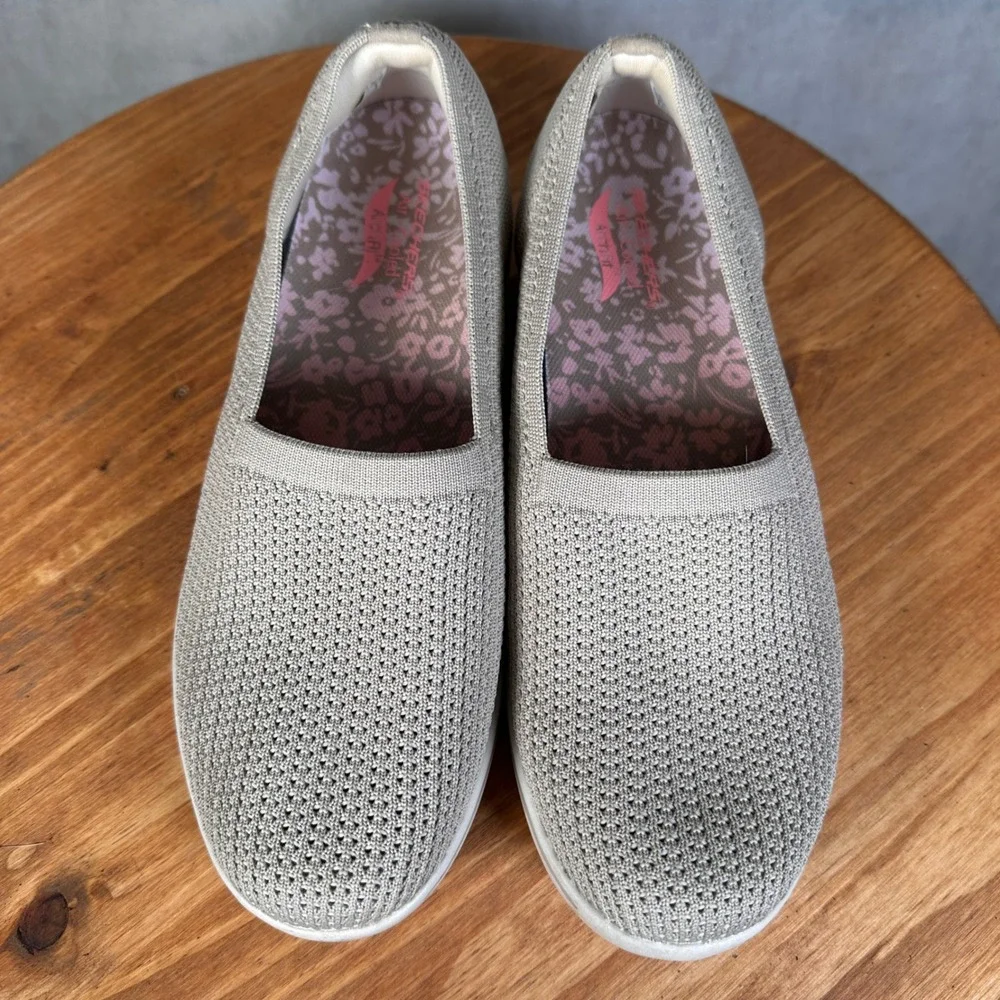 Skechers Arch Fit Slip On Womens 8 Taupe Good Stretch Fit Walking Shoes 136559